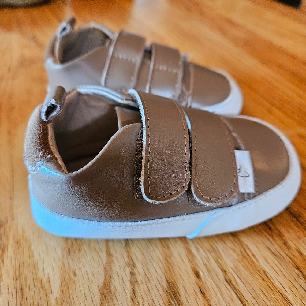 Little Love Bug Toddler Sneaker Shoes Size 5 - never been worn
